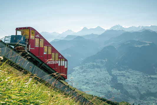 NIESEN – SCHWEIZER PYRAMIDE AM THUNERSEE