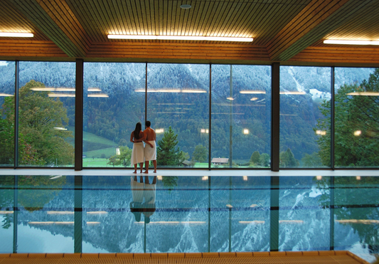 HALLENBAD / POOL AESCHI